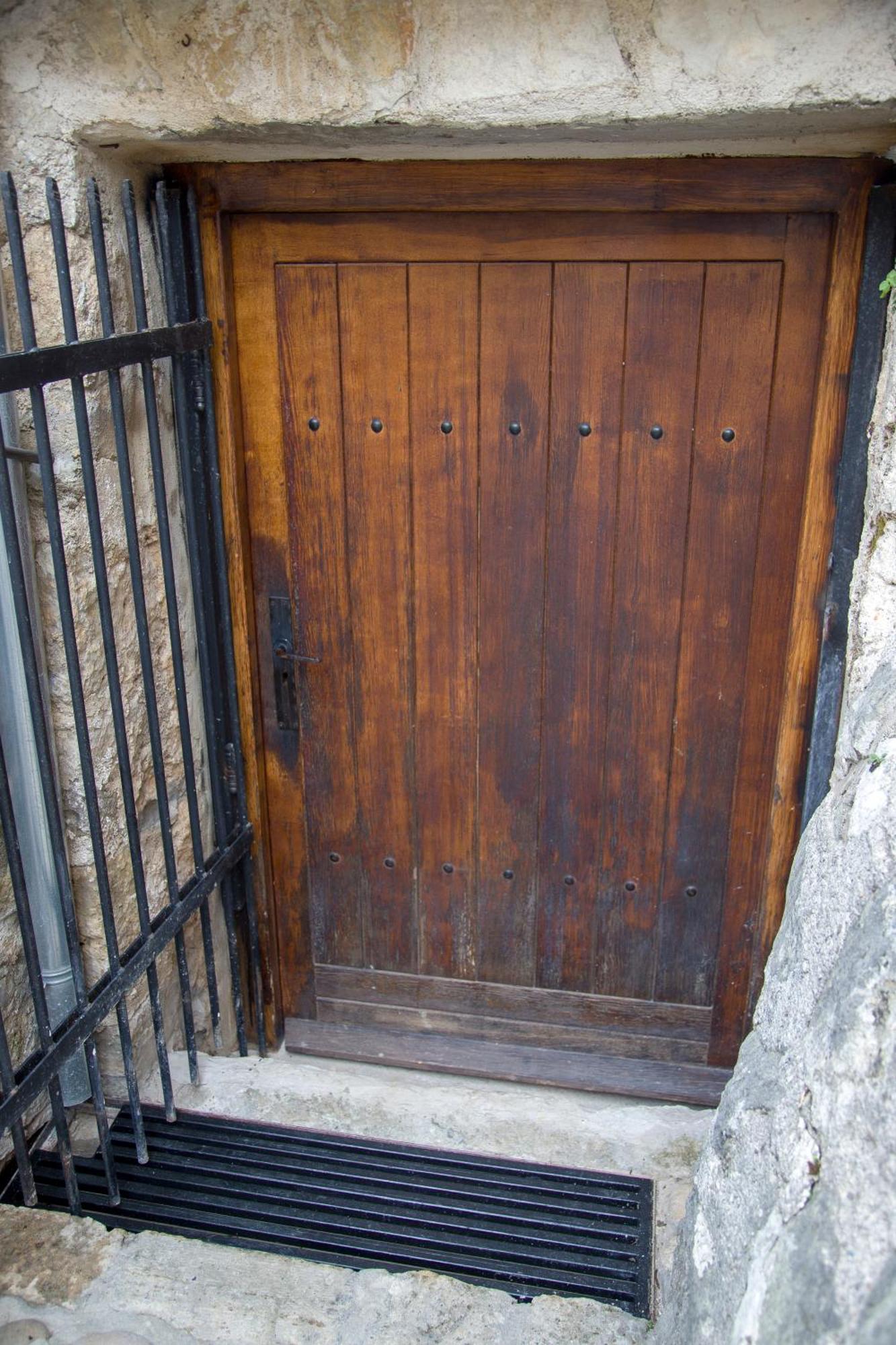 Old Mill Studio Apartment Mostar Bagian luar foto